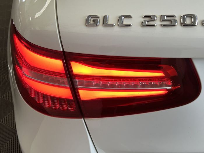 Mercedes-Benz GLC 2.1 GLC250d AMG Line (Premium Plus) SUV 5dr Diesel G-Tronic 4MATIC Euro 6 (s/s) (204 ps) SUV Diesel WHITE