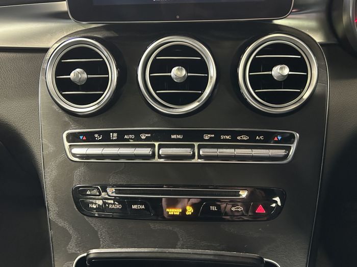 Mercedes-Benz GLC 2.1 GLC250d AMG Line (Premium Plus) SUV 5dr Diesel G-Tronic 4MATIC Euro 6 (s/s) (204 ps) SUV Diesel WHITE