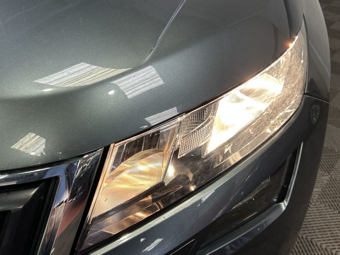 Skoda Kodiaq 2.0 TDI SE Technology SUV 5dr Diesel DSG 4WD Euro 6 (s/s) (7 Seat) (150 ps) SUV Diesel GREY