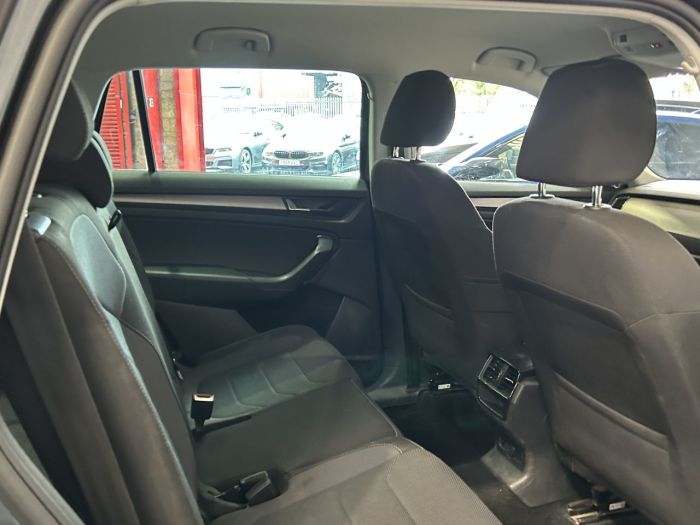 Skoda Kodiaq 2.0 TDI SE Technology SUV 5dr Diesel DSG 4WD Euro 6 (s/s) (7 Seat) (150 ps) SUV Diesel GREY