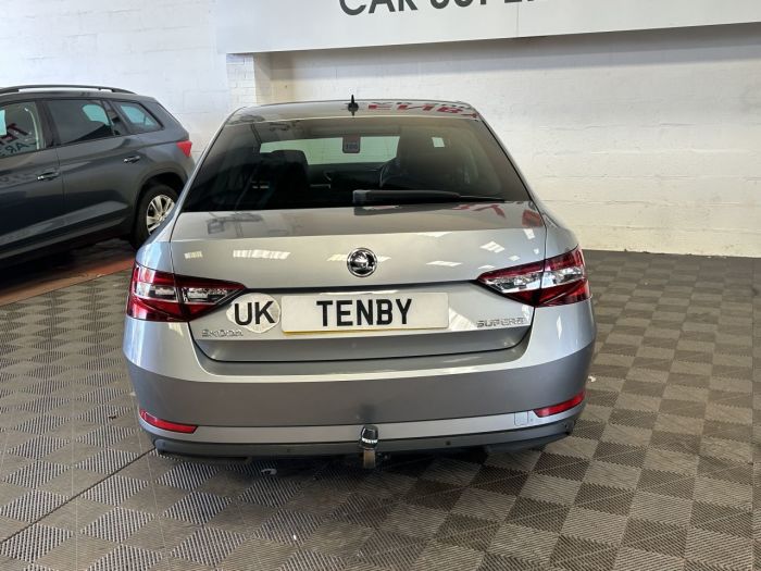 Skoda Superb 2.0 TDI SE L Executive Hatchback 5dr Diesel DSG Euro 6 (s/s) (190 ps) Hatchback Diesel GREY