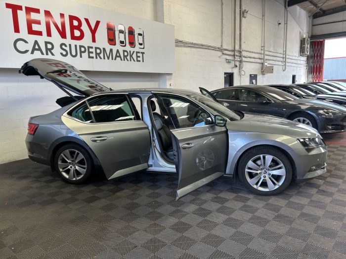 Skoda Superb 2.0 TDI SE L Executive Hatchback 5dr Diesel DSG Euro 6 (s/s) (190 ps) Hatchback Diesel GREY