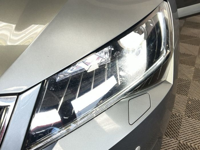Skoda Superb 2.0 TDI SE L Executive Hatchback 5dr Diesel DSG Euro 6 (s/s) (190 ps) Hatchback Diesel GREY