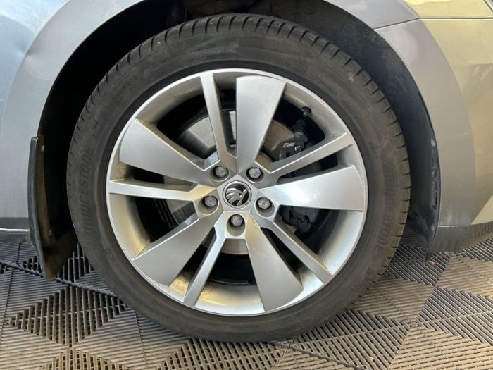Skoda Superb 2.0 TDI SE L Executive Hatchback 5dr Diesel DSG Euro 6 (s/s) (190 ps) Hatchback Diesel GREY