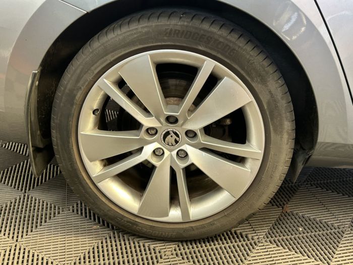 Skoda Superb 2.0 TDI SE L Executive Hatchback 5dr Diesel DSG Euro 6 (s/s) (190 ps) Hatchback Diesel GREY