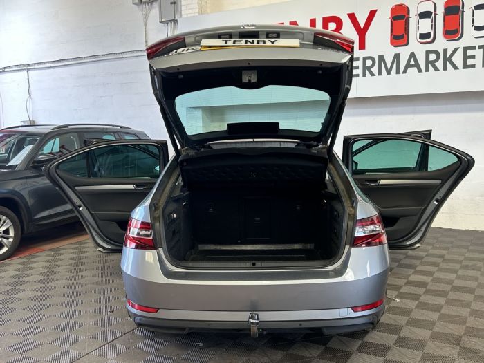 Skoda Superb 2.0 TDI SE L Executive Hatchback 5dr Diesel DSG Euro 6 (s/s) (190 ps) Hatchback Diesel GREY