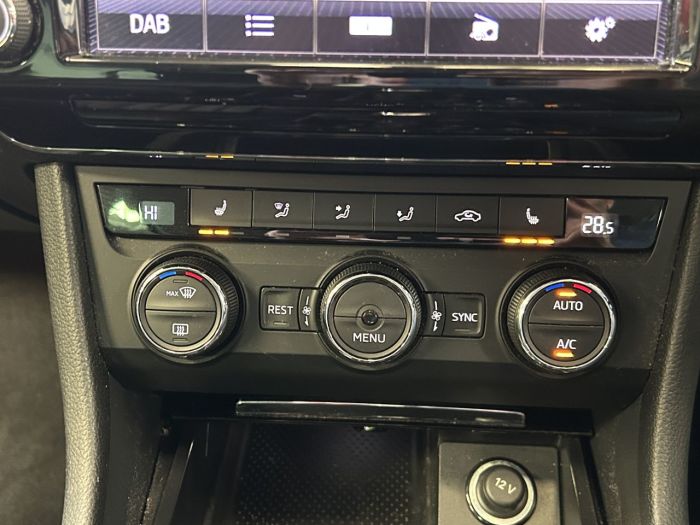 Skoda Superb 2.0 TDI SE L Executive Hatchback 5dr Diesel DSG Euro 6 (s/s) (190 ps) Hatchback Diesel GREY