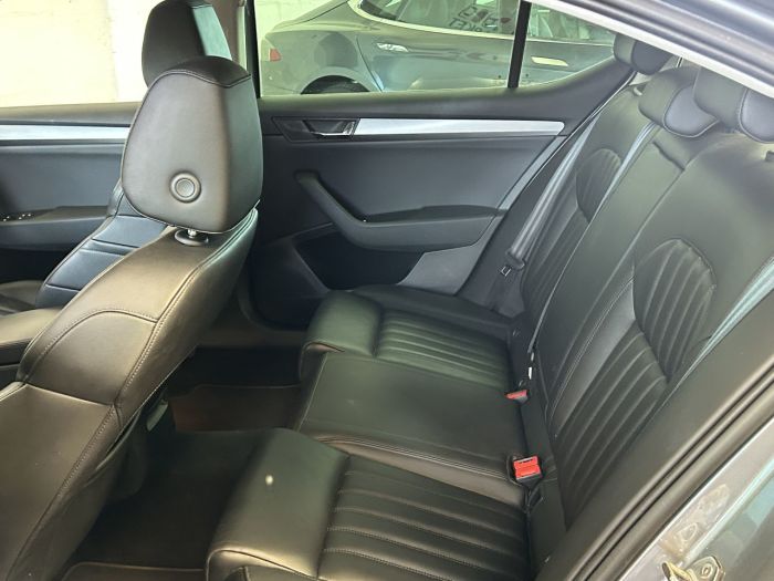 Skoda Superb 2.0 TDI SE L Executive Hatchback 5dr Diesel DSG Euro 6 (s/s) (190 ps) Hatchback Diesel GREY