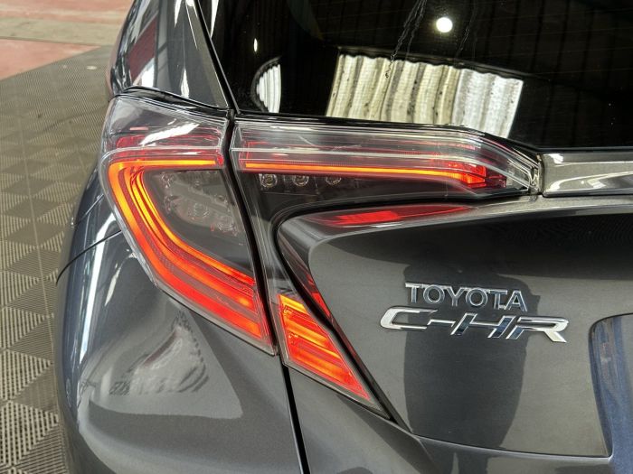 Toyota C-HR 1.8 VVT-h Dynamic SUV 5dr Petrol Hybrid CVT Euro 6 (s/s) (122 ps) SUV Hybrid GREY