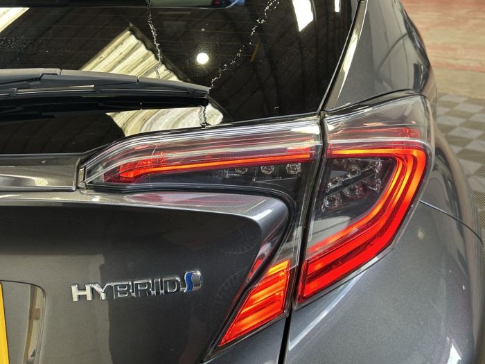 Toyota C-HR 1.8 VVT-h Dynamic SUV 5dr Petrol Hybrid CVT Euro 6 (s/s) (122 ps) SUV Hybrid GREY