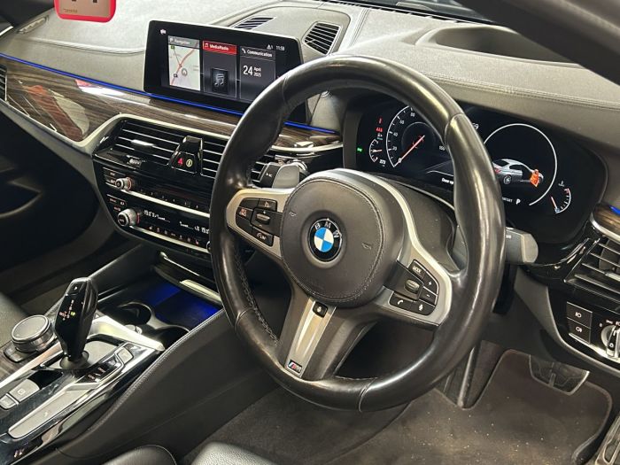 BMW 5 Series 3.0 530d M Sport Saloon 4dr Diesel Auto Euro 6 (s/s) (265 ps) Saloon Diesel BLACK