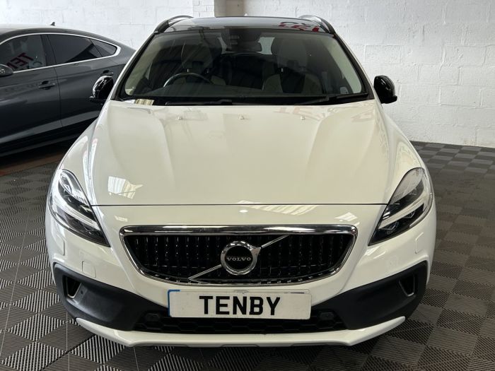 Volvo V40 Cross Country 2.0 D3 Pro Hatchback 5dr Diesel Auto Euro 6 (s/s) (150 ps) Hatchback Diesel WHITE