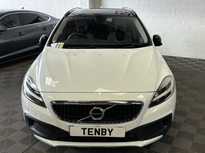 Volvo V40 Cross Country 2.0 D3 Pro Hatchback 5dr Diesel Auto Euro 6 (s/s) (150 ps) Hatchback Diesel WHITE