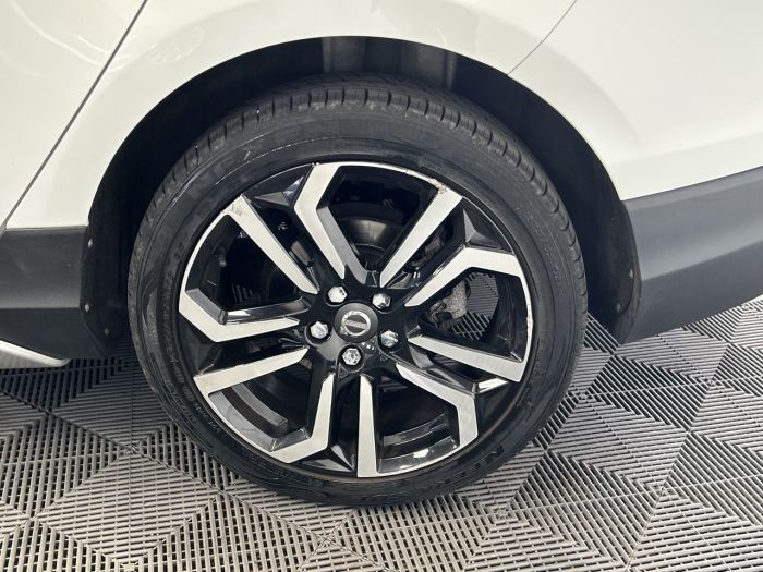 Volvo V40 Cross Country 2.0 D3 Pro Hatchback 5dr Diesel Auto Euro 6 (s/s) (150 ps) Hatchback Diesel WHITE