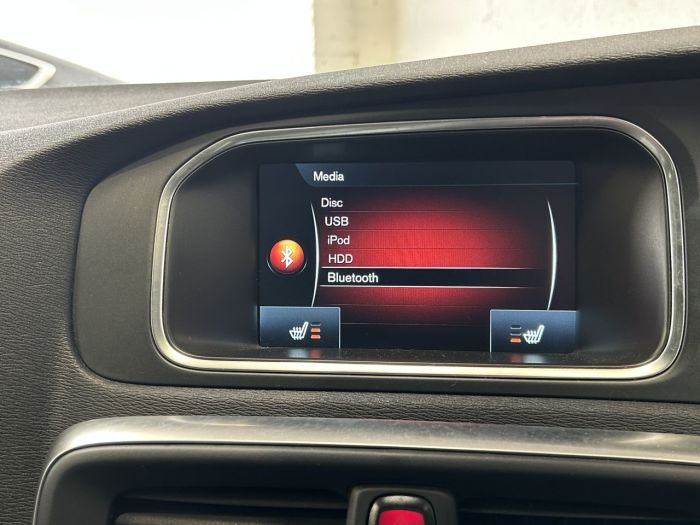Volvo V40 Cross Country 2.0 D3 Pro Hatchback 5dr Diesel Auto Euro 6 (s/s) (150 ps) Hatchback Diesel WHITE