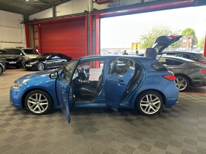 Lexus CT 1.8 200h Luxury Hatchback 5dr Petrol Hybrid E-CVT Euro 6 (s/s) (136 ps) Hatchback Hybrid BLUE