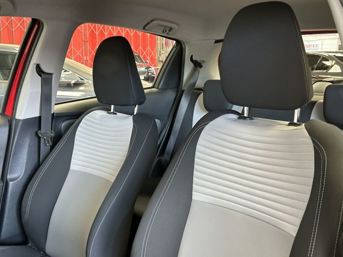 Toyota Yaris 1.5 VVT-h Icon Hatchback 5dr Petrol Hybrid E-CVT Euro 6 (s/s) (100 ps) Hatchback Hybrid RED