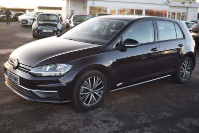 Volkswagen Golf 1.5 TSI EVO SE Nav DSG (s/s) 5dr Auto Hatchback Petrol BlackVolkswagen Golf 1.5 TSI EVO SE Nav DSG (s/s) 5dr Auto Hatchback Petrol Black at Motor Finance 4u Tunbridge Wells